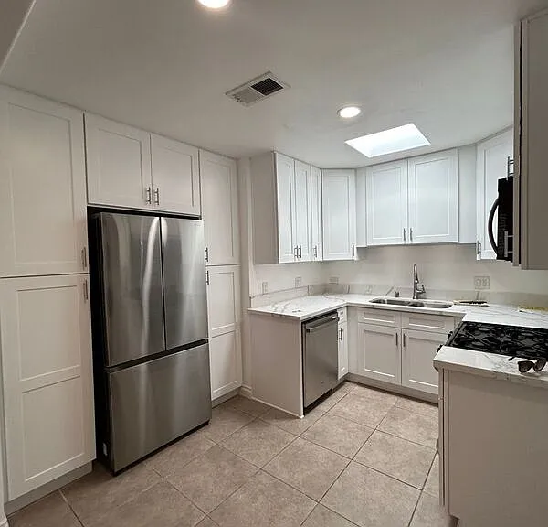 1835 Dayton Dr — Photo 2