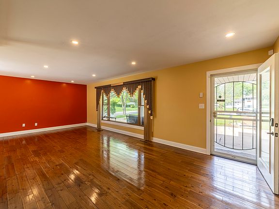 5th image of 9619 Greenwood Ave