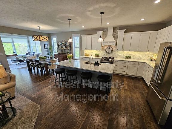 5th image of 4541 Keena Ct NE