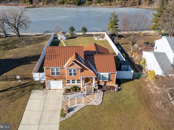 72 Hamilton Lakes Dr, Hamilton, NJ 08619