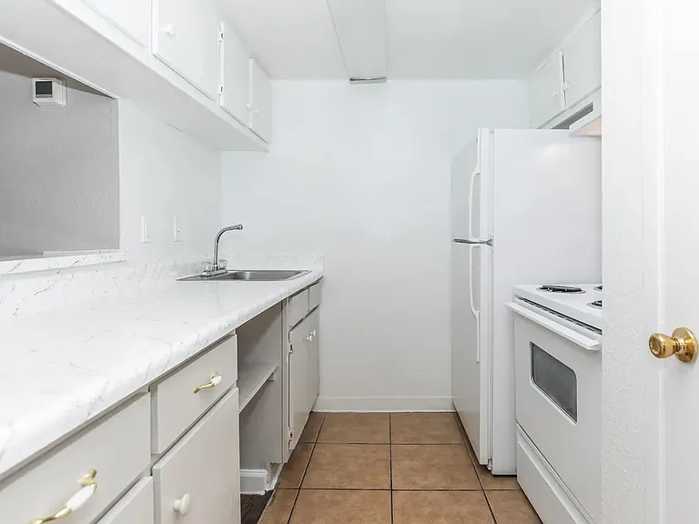 Ashley Square Apartments — Photo 58