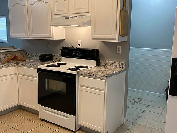 5th image of 7406 Rainbow Dr