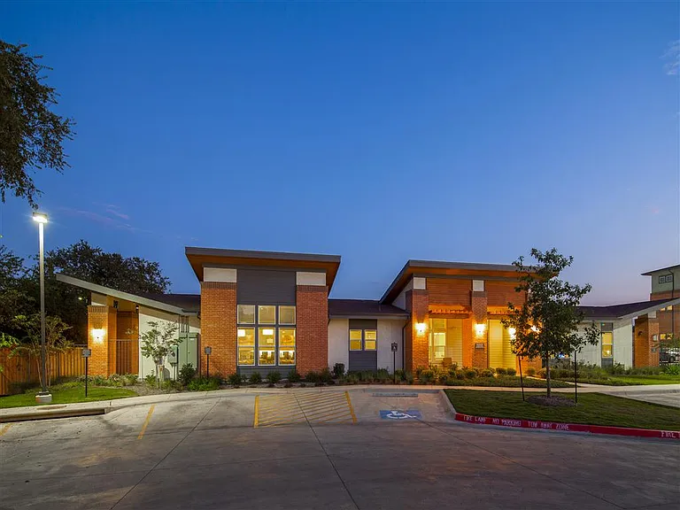 Sienna Pointe — Photo 5