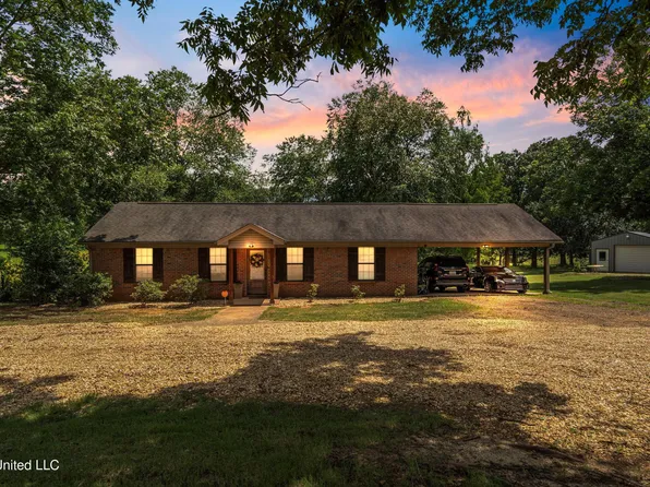 1274 Baker Rd, Batesville, MS 38606