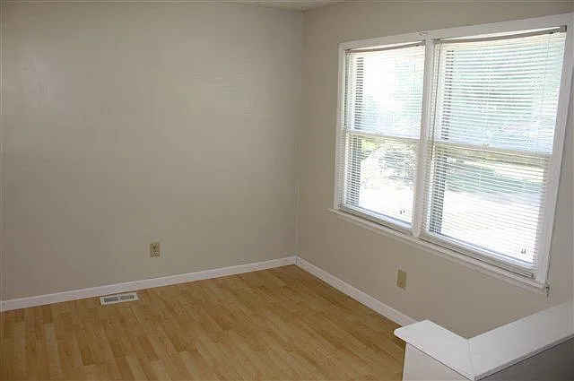 24 Kennedy Ave — Photo 10