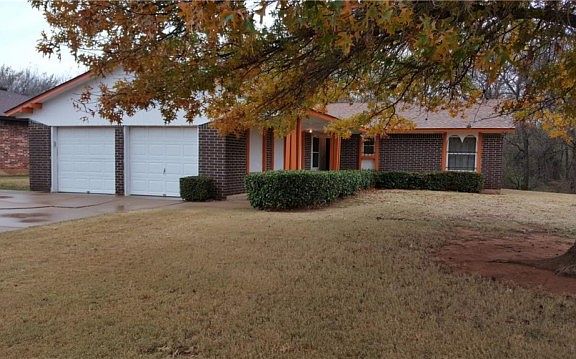2nd image of 5009 NE 38th St