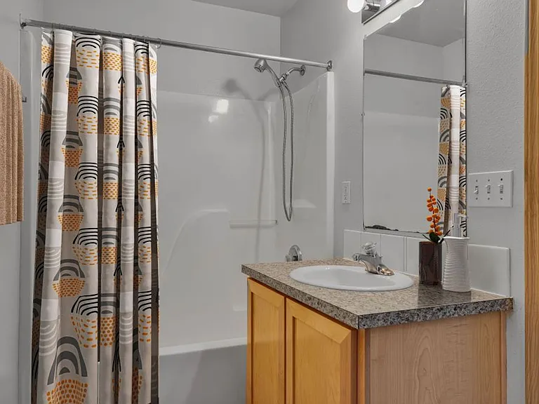Highly sought after 1,2,3-bedroom flat and townhome apartments — Photo 14