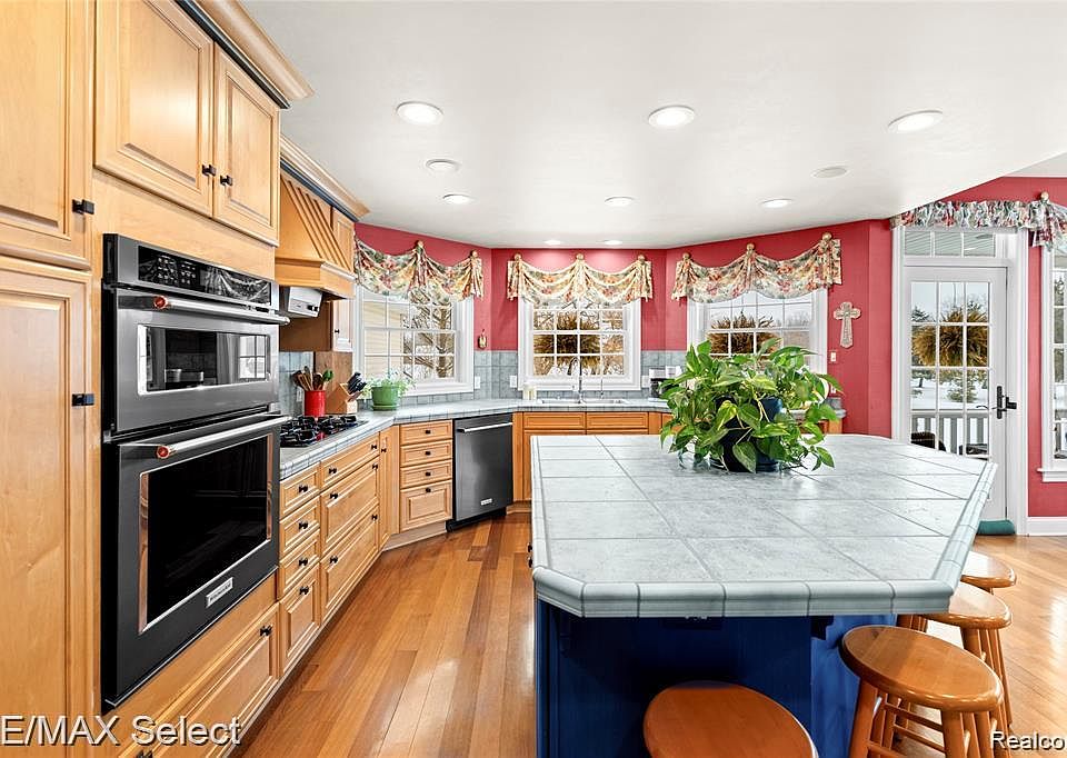 8211 Burleigh Rd, photo 23