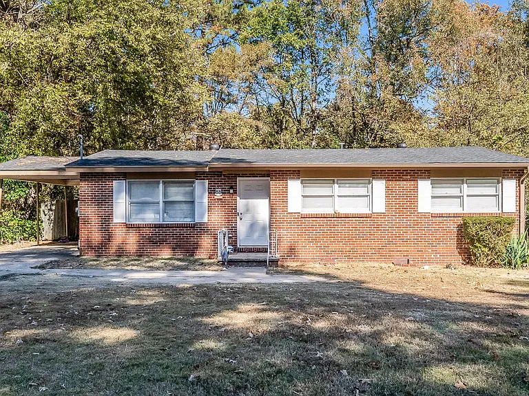316 13th Ter NW — Photo 1