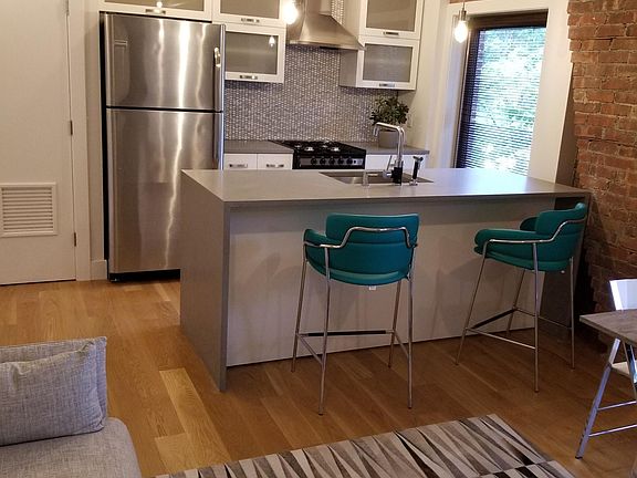 4th image of 16 Willow Ave APT 1D