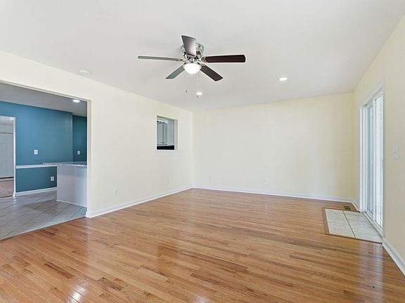 2nd image of 3007 Penny Ln