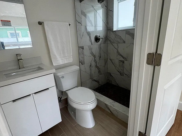 725 NE 160th Ter — Photo 30