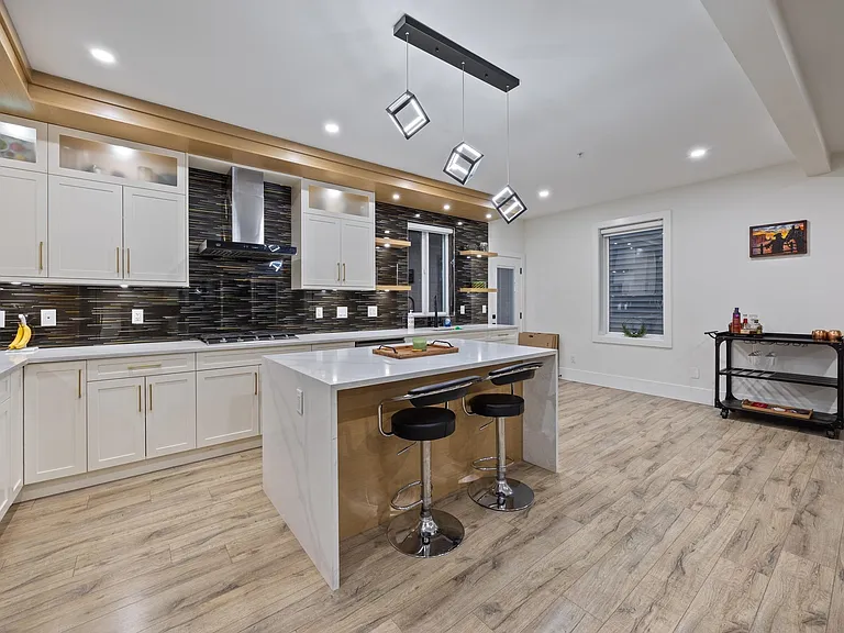 10500 McVeety St #UPPER — Photo 14