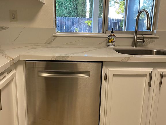 5th image of 136 Waterford Dr