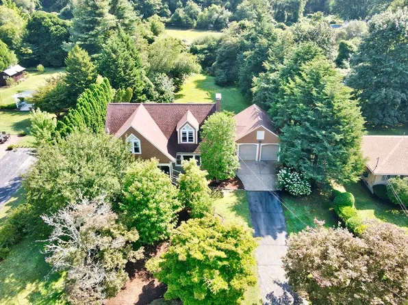 18 Jason Dr, Dartmouth, MA 02748