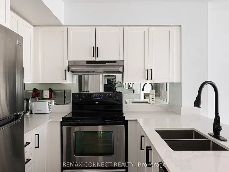 230 King St E #710 — Photo 10