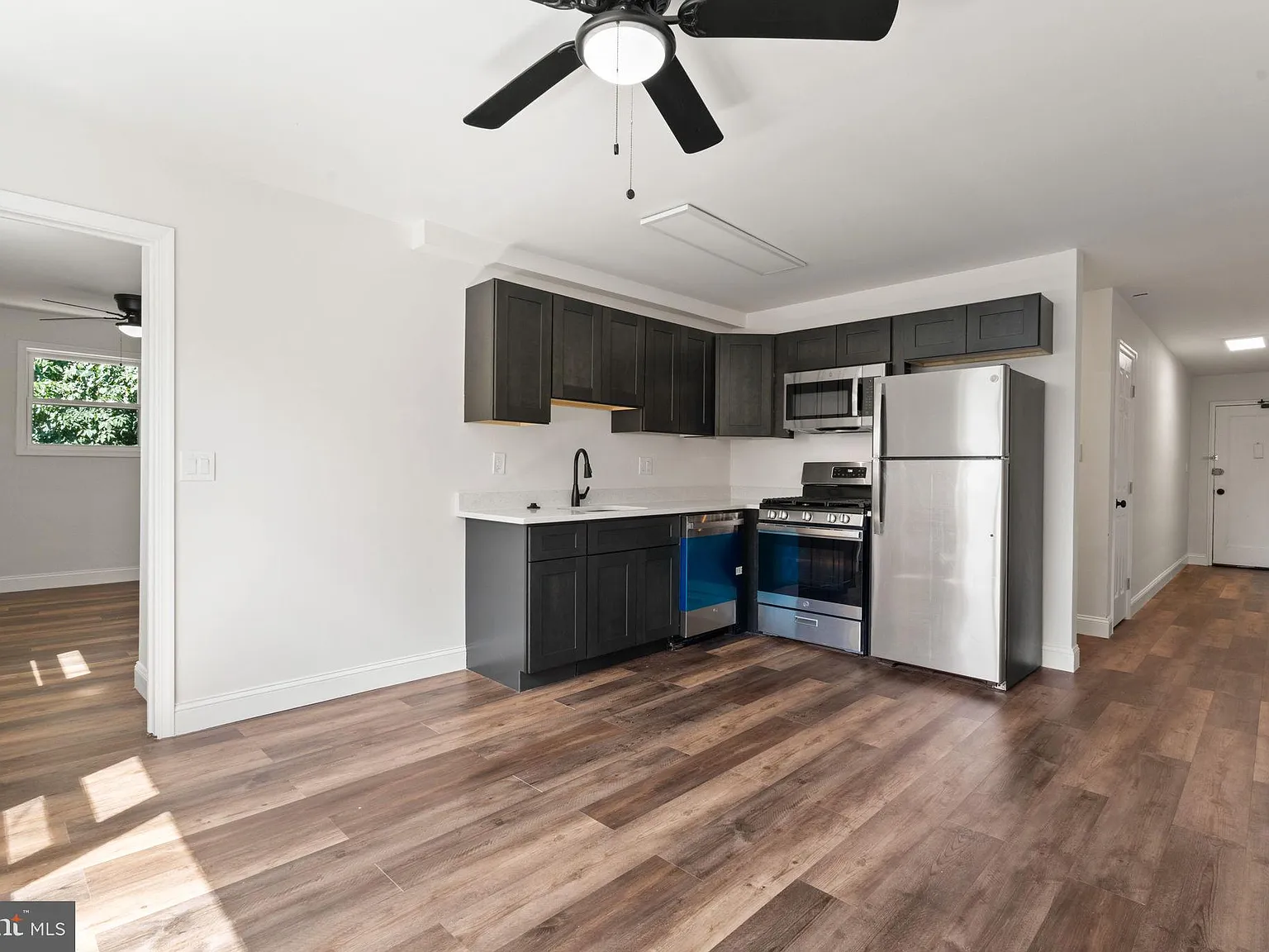 2 bed, 800 sqft, $2,200 — Photo 4