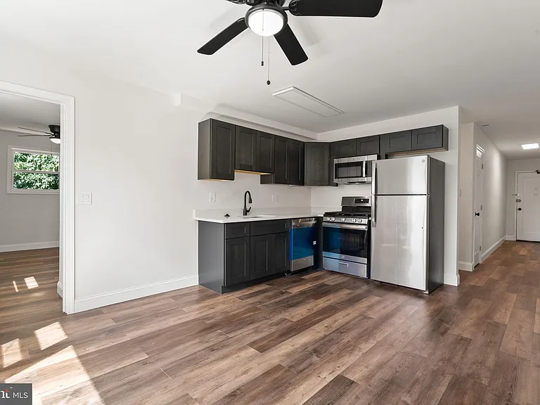 610 57th St NE #102 — Photo 4