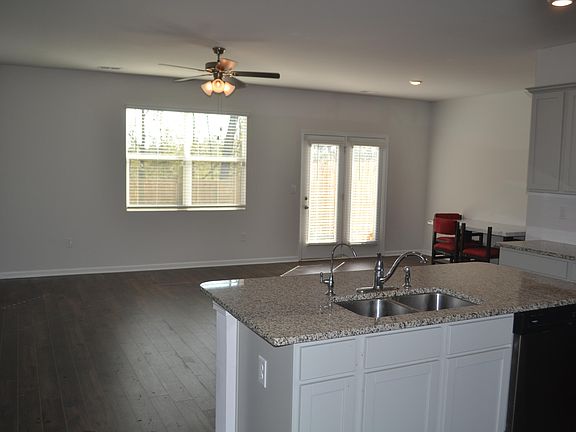 3rd image of 4434 Newland St