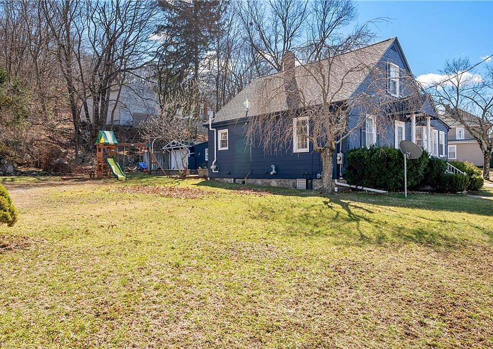 1644 Mendon Rd, Woonsocket, RI 02895 Zillow