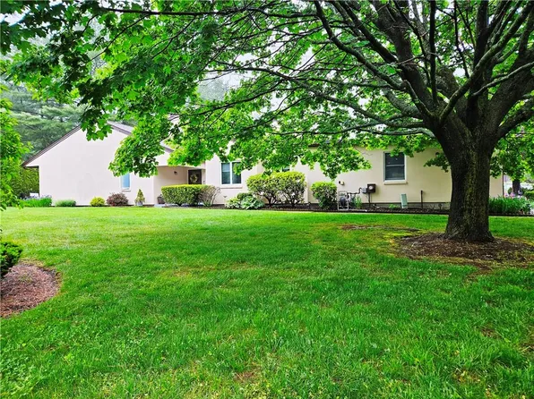 2970 Mendon Rd APT 170, Cumberland, RI 02864