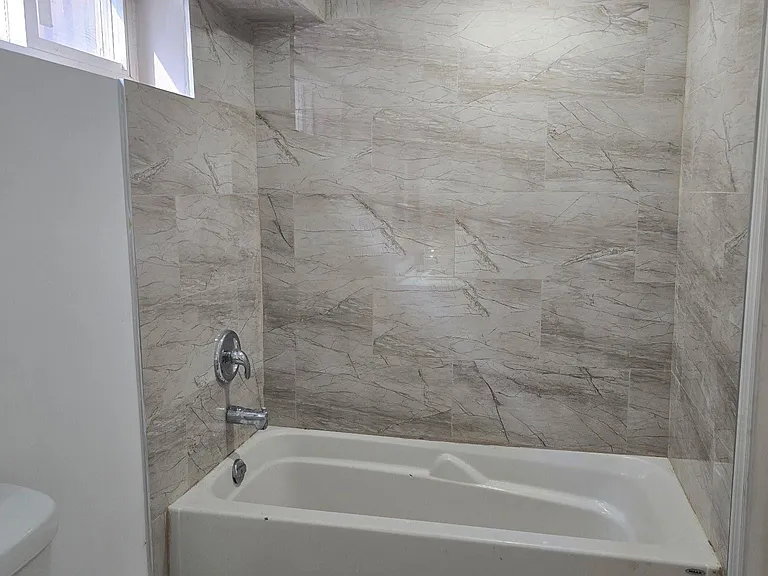 8 York St #BASEMENT — Photo 11