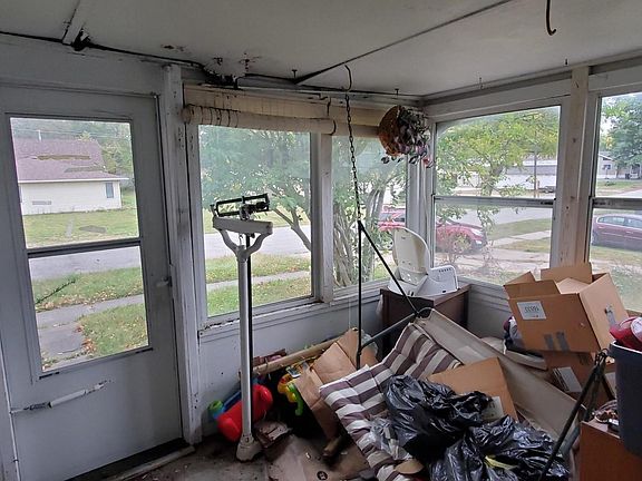 2nd image of 422 N 12th St