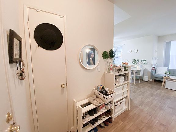 3rd image of 1361 Lakeshore Cir #1361