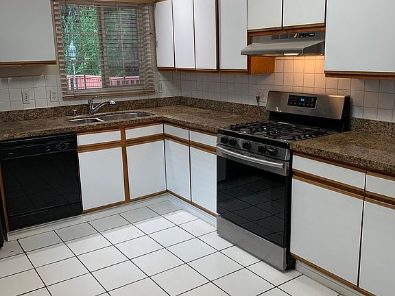 4th image of 2130 Fleetwood Dr