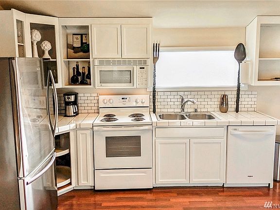 5th image of 2212 Broadway Ave