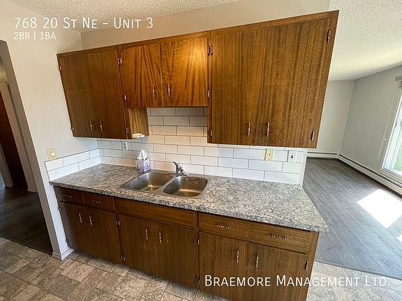 3rd image of 768 20th St NE Unit 3