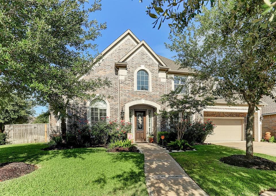 9222 Turtle Pond Lane represented by Sara Nguyen