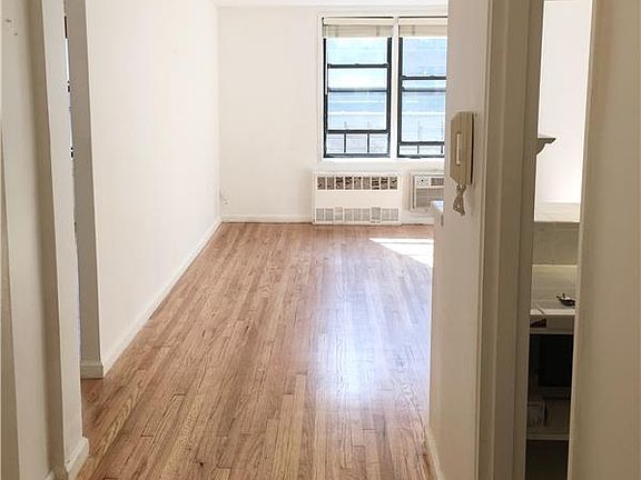 4th image of 150 E 27th St APT 4A