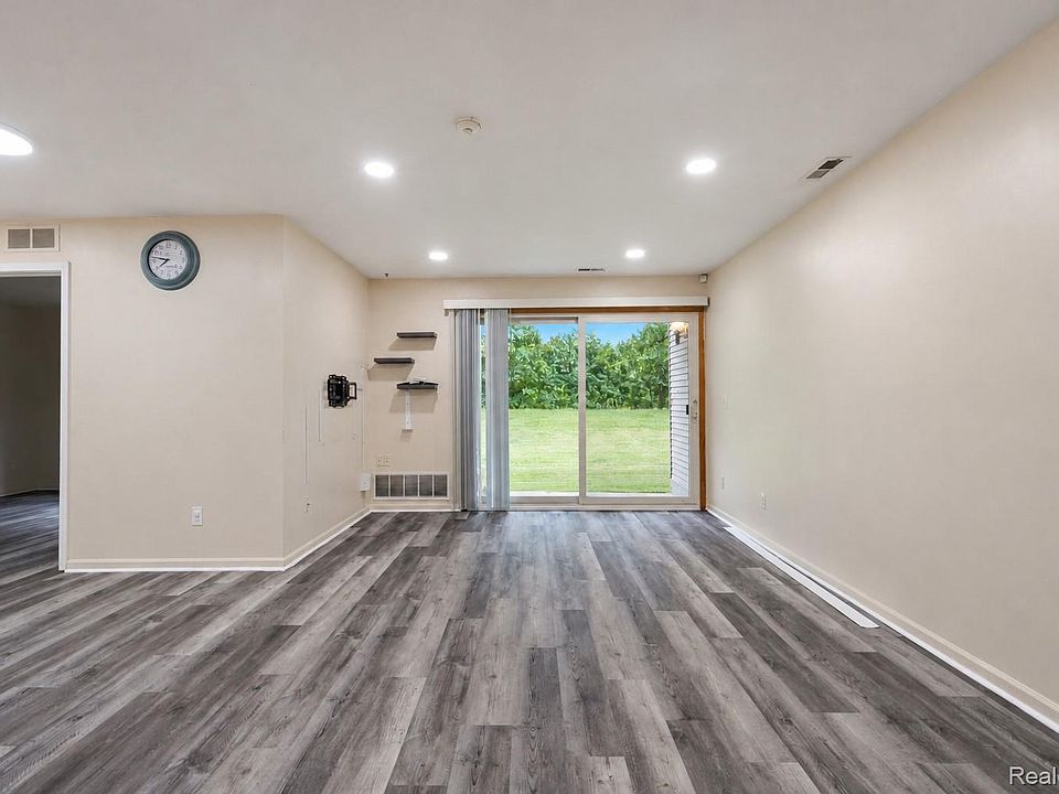 42739 Lilley Pointe Dr, photo 6