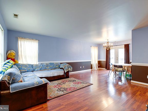 5th image of 143 Sunny Dr
