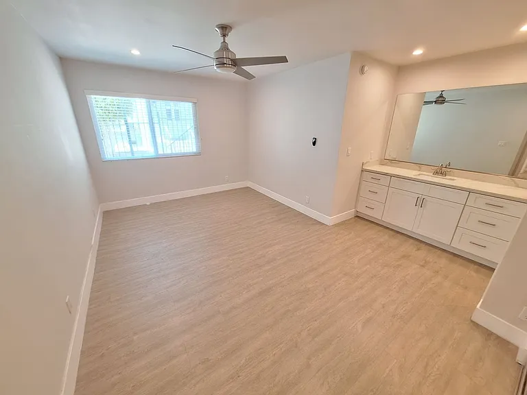 336 S Norton Ave #102 — Photo 8