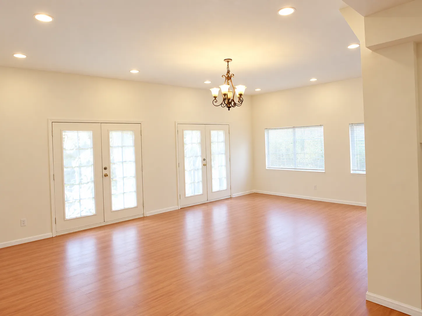 8 bed, 2300 sqft, $8,544 — Photo 4