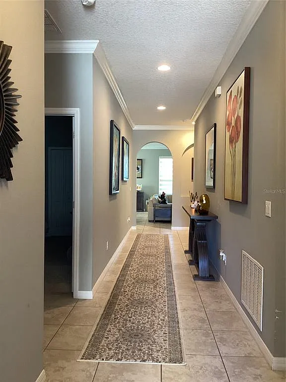 4 bed, 2.0 bath, 1956 sqft, $3,500 — Photo 4