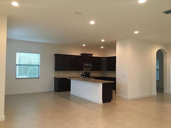 5th image of 249 SE Fascino Cir