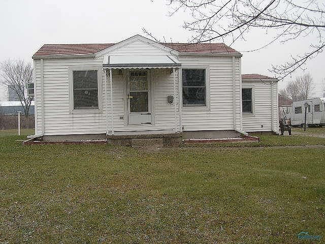 1st image of 904 W Curtis St