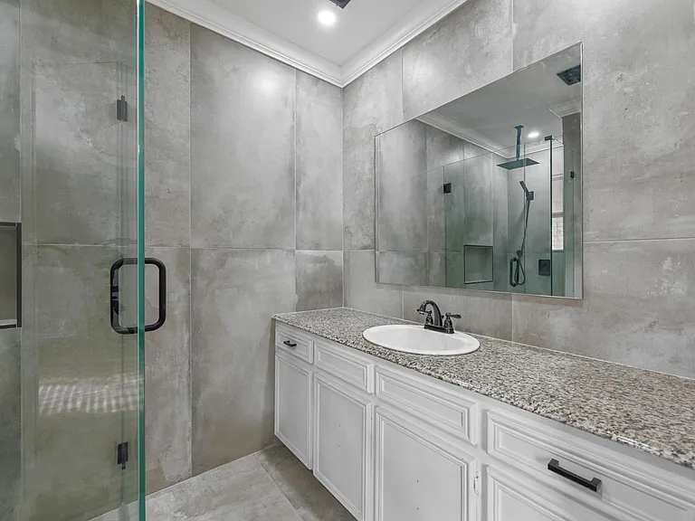 660 Springhill Dr — Photo 13