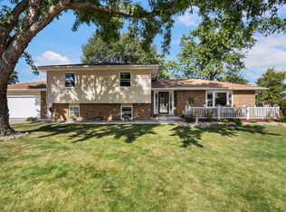 24 Crestview Ct, Fisher, IL 61843
