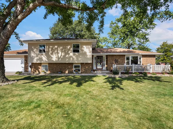 24 Crestview Ct, Fisher, IL 61843