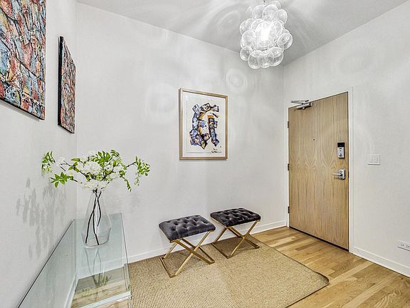 4th image of 1250 N Paulina St #4W