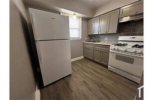 2045 W Garfield Blvd #205 Photo 1