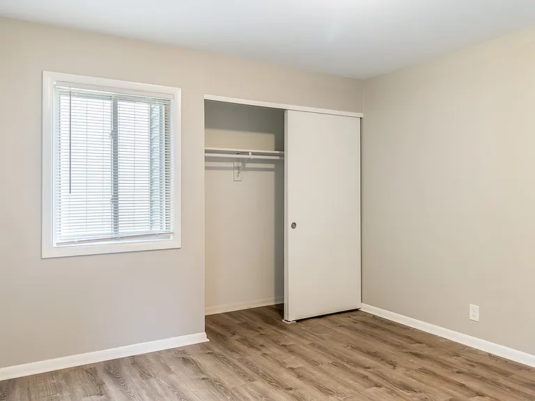 4222 S 51st St #7 — Photo 10