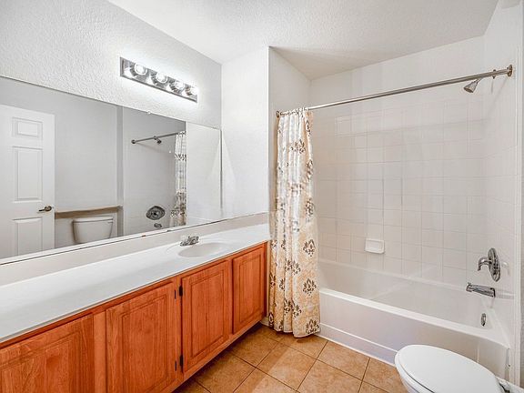 4th image of 4017 Venetian Bay Dr