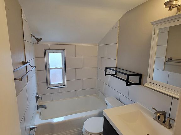4th image of 406 Westwood St