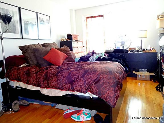 4th image of 2544 Crescent St APT 3C
