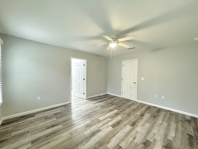 704 E Chestnut Ave — Photo 23